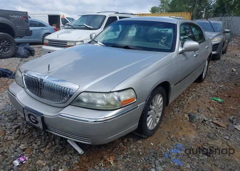 2004 Lincoln Town Car Signature from USA, damaged, VIN 1LNHM81W64Y680627